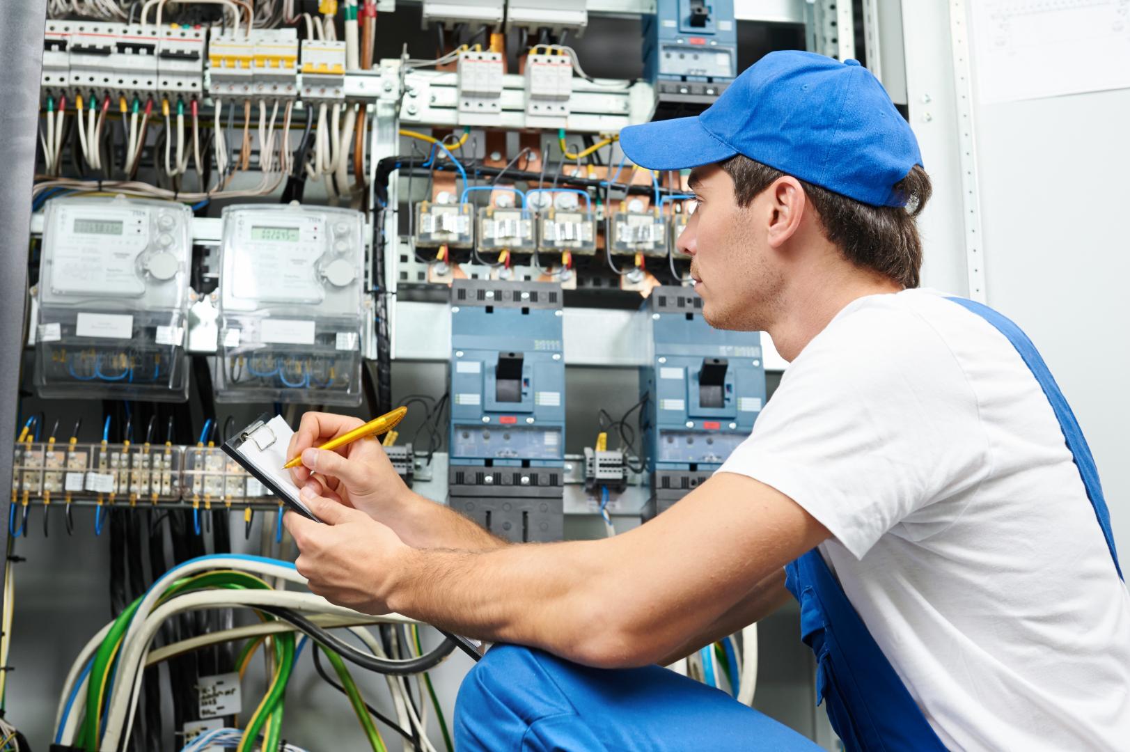 Which Method Is Best For Estimating Electrical Items — Electrical estimation software or Estimator?